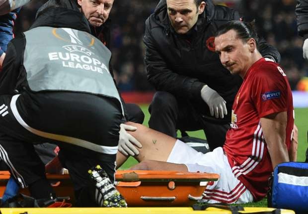 Phẫu thuật thành công, Ibrahimovic sẽ không giải nghệ - 1 Ibrahimovic đã phẫu thuật thành công chấn thương đầu gối