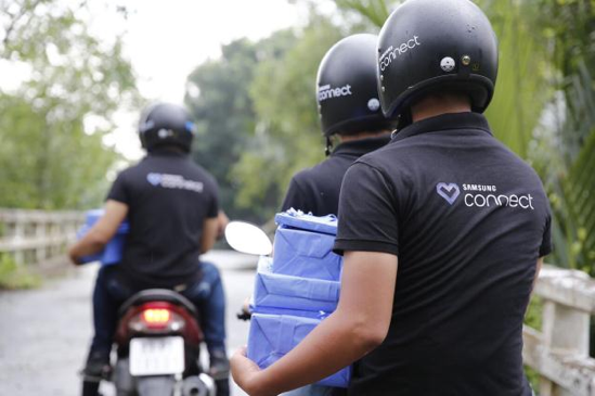 Những món quà đầu tiên đã đến tay các em nhỏ Sóc Trăng - 1 Những món quà đầu tiên đã đến tay các em nhỏ Sóc Trăng - 1
