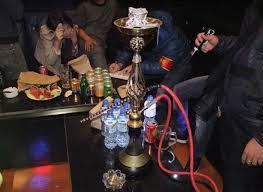 Công an bất ngờ ập vào phát hiện hơn chục dân chơi đang thác loạn (ảnh minh họa)