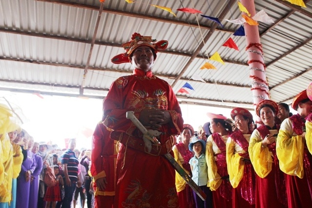 Hàng ngàn người dự lễ hội Nghinh Ông - 8 Hàng ngàn người dự lễ hội Nghinh Ông - 8