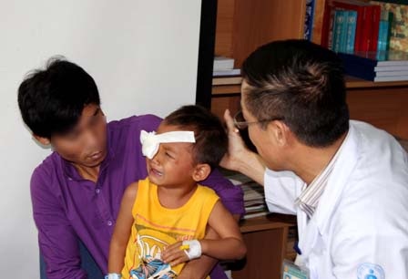 Bé 2 tuổi suýt nổ mắt vì trúng đạn bi súng tự chế - 4 Tuyệt đối không sử dụng súng đạn tự chế để tránh những tai nạn thương tâm có thể xảy đến