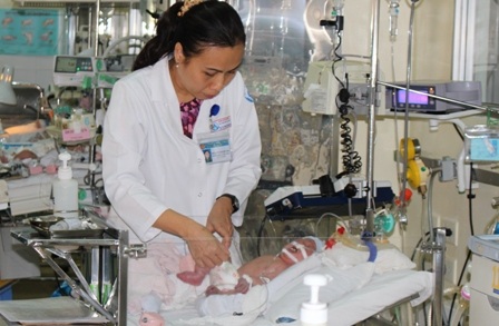 Vừa chào đời, bé trai bị “quỷ hút máu” tấn công - 1 Sau phẫu thuật, bệnh nhi đang được tiếp tục chăm sóc, điều trị tại Bệnh viện Nhi Đồng 1