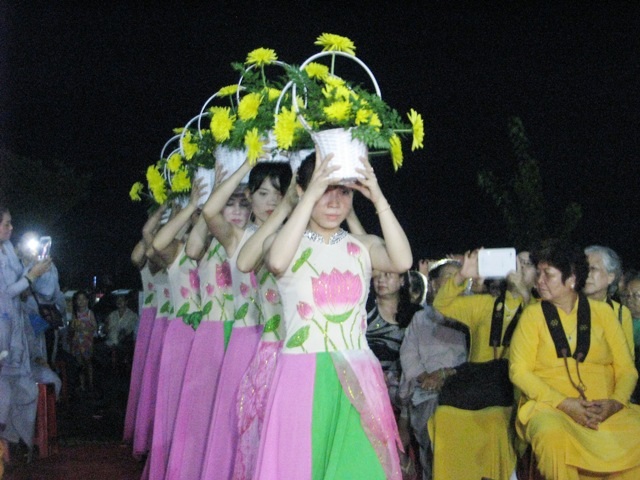 Bạc Liêu sôi nổi mừng Đại lễ Phật đản - 13 Mừng Đại lễ Phật đản tại Quán Âm Phật Đài.