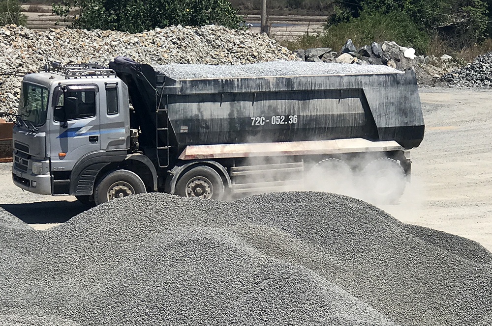 Xe "vua" đại náo đường phố: Những dàn xe không ngại vượt tải - 1 Xe "vua" đại náo đường phố: Những dàn xe không ngại vượt tải - 1