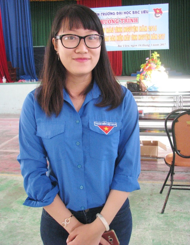 Tuyên dương sinh viên nhiều lần hiến máu tình nguyện - 2 Nữ sinh Nguyễn Thị Mỹ Xuyên đã có 15 lần tham gia hiến máu tình nguyện.