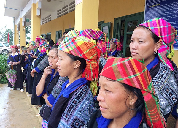 Một tháng sau lũ Mù Cang Chải: “Niềm vui lớn nhất là 100% học sinh đến trường” - 9 Những đôi mắt ngóng trông, kì vọng của phụ huynh học sinh vào một thế hệ có nhiều tri thức và tươi lai sáng lạn hơn