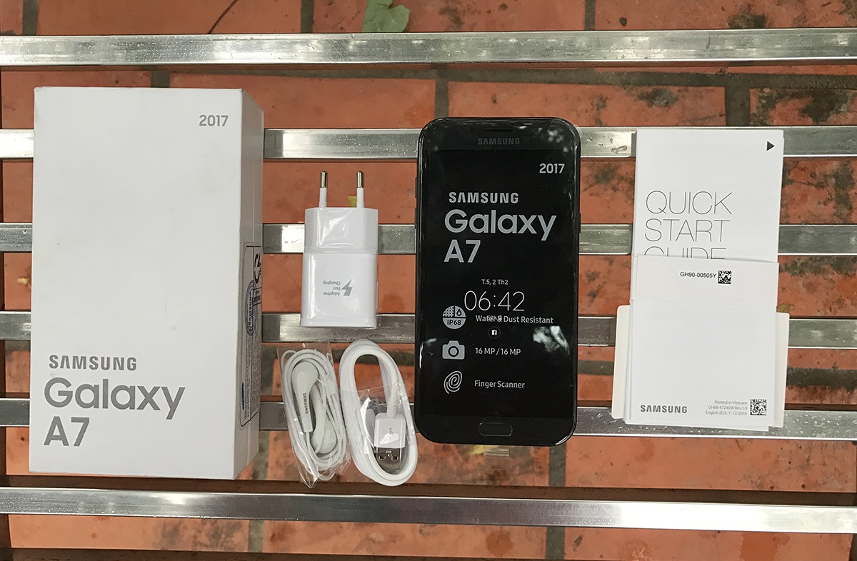 Đập hộp Galaxy A7 2017 thiết kế mới tại Việt Nam - 1 Đập hộp Galaxy A7 2017 thiết kế mới tại Việt Nam - 1