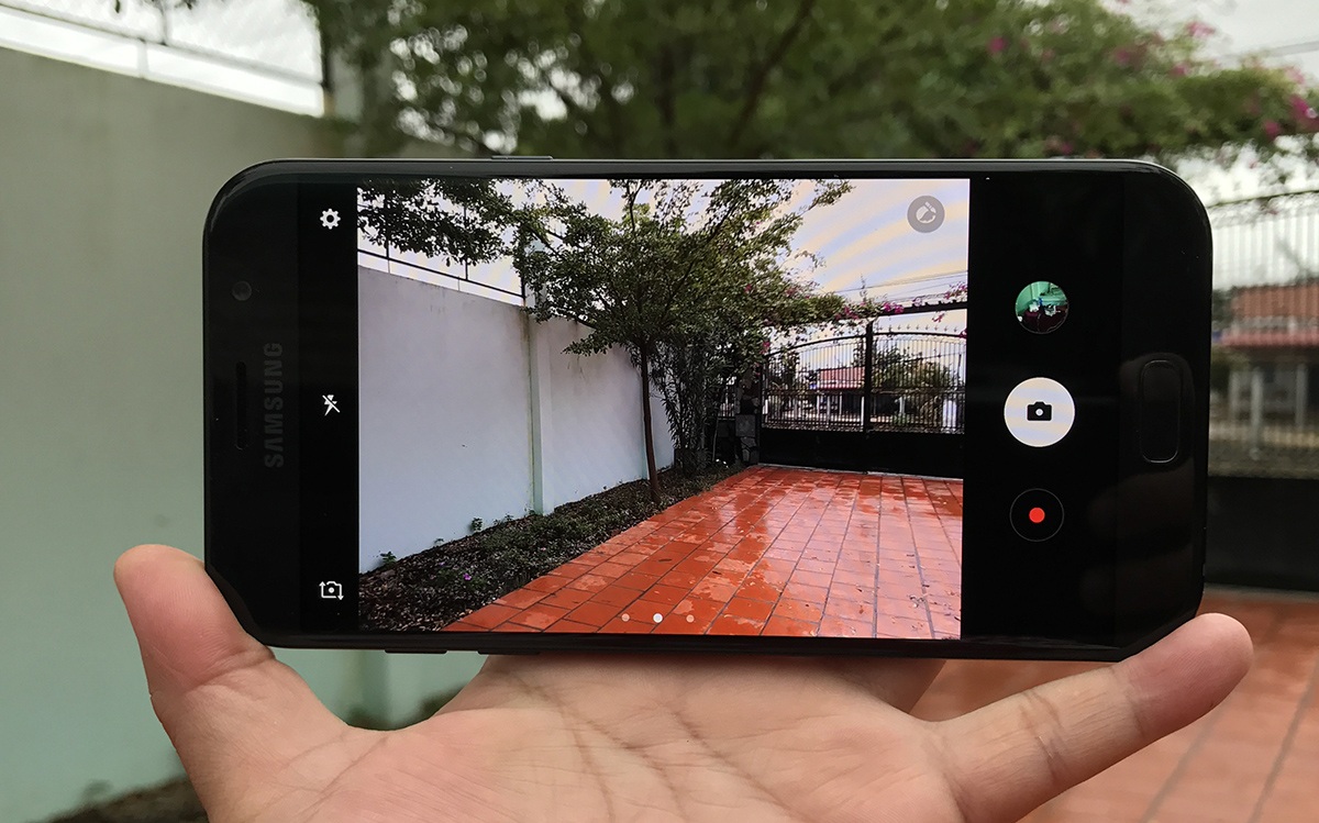 Đập hộp Galaxy A7 2017 thiết kế mới tại Việt Nam - 9 Đập hộp Galaxy A7 2017 thiết kế mới tại Việt Nam - 9