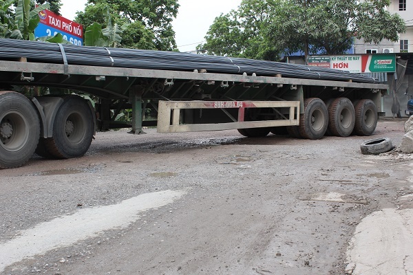 Dân khốn khổ vì tài xế đua nhau né trạm BOT quốc lộ 5 - 6
Xe khủng cũng chui vào đường nhỏ, trở thành nỗi ám ảnh, lo lắng của người dân nơi đây.