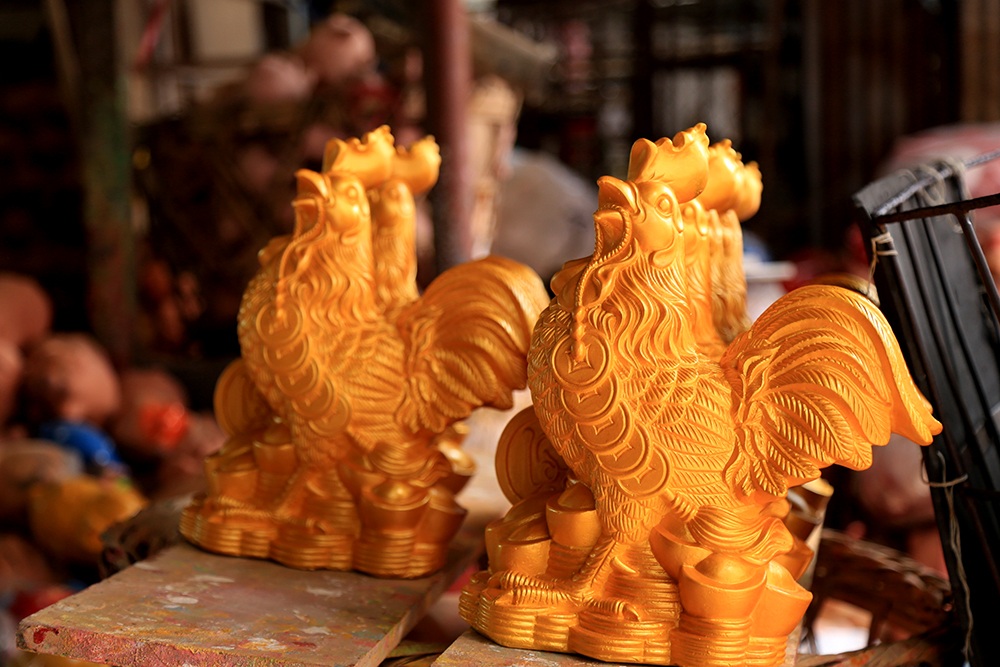 Làng gốm "độc tôn" ở miền Nam hối hả làm gà vàng phục vụ Tết - 1 Làng gốm "độc tôn" ở miền Nam hối hả làm gà vàng phục vụ Tết - 1