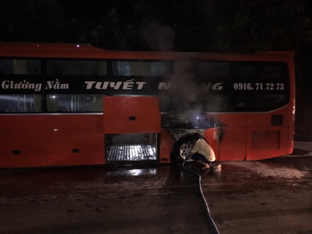 
Hiện trường vụ cháy xe giường nằm
