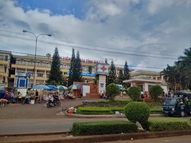 Nghi vấn Phó Chánh văn phòng HĐND tỉnh bị ngộ độc thuốc sâu - 1
Bệnh viện nơi bà Lưu đang nằm điều trị