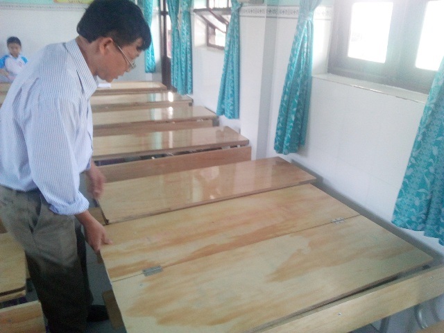 Nhiều phụ huynh “bóp bụng” đóng hàng loạt khoản thu đầu năm - 3 Ông Huỳnh Hữu Nghĩa - Hiệu trưởng trường Tiểu học Trần Phú- khẳng định, các khoản đóng góp là đúng với chủ trương xã hội hóa của ngành, địa phương.