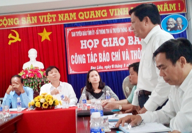 Vụ cưa chân nghi chuyển viện chậm: Nếu chuyên môn sai sẽ xử lý theo quy định! - 1 Ông Nguyễn Minh Tùng - Phó Giám đốc Sở Y tế tỉnh Bạc Liêu (người đứng) nói về vụ bệnh nhân bị cưa chân.