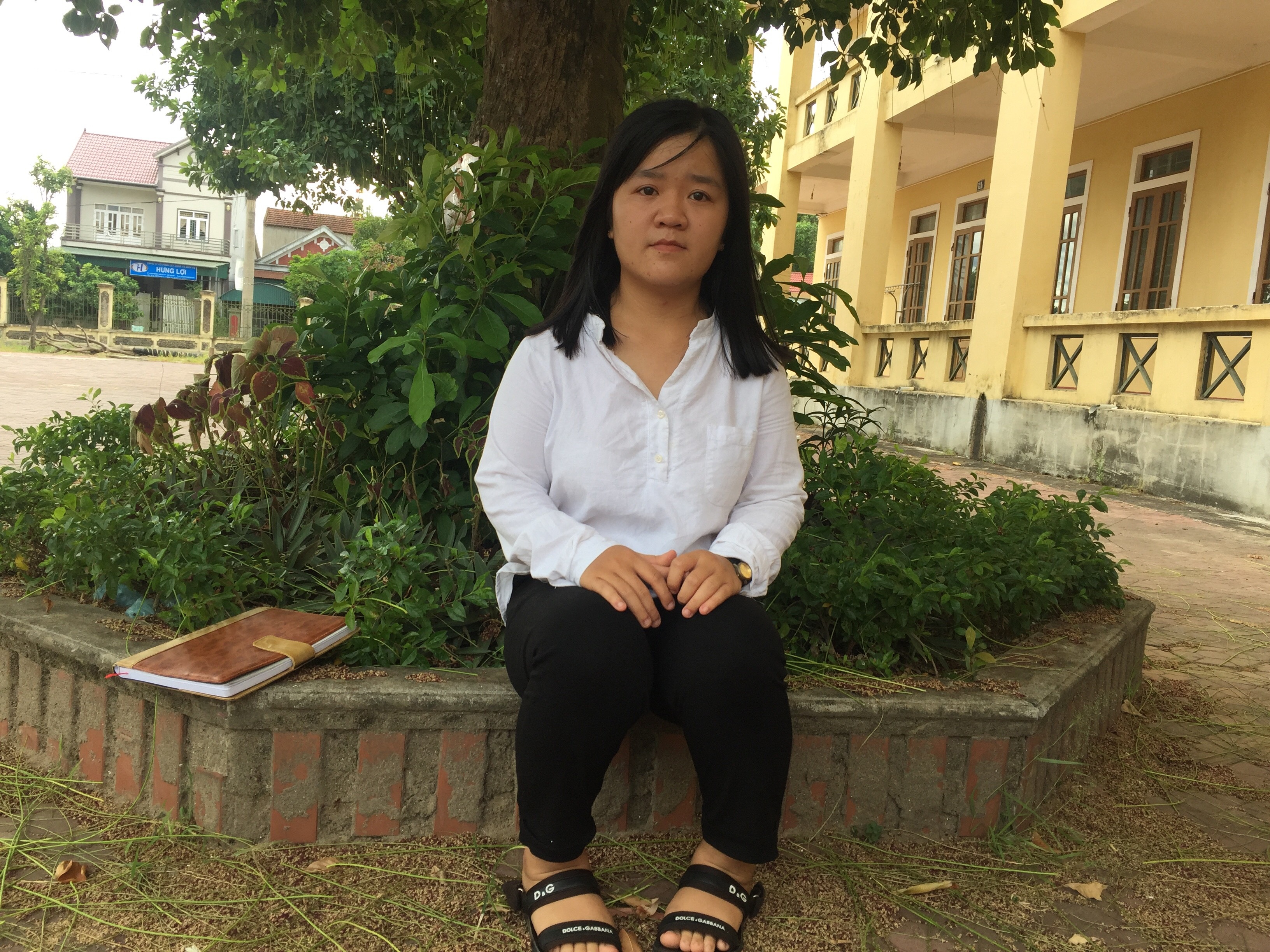 Nghị lực của nữ sinh khuyết tật đạt điểm 10 môn Sinh học - 1
Em Nguyễn Thị Thu Hằng - nữ sinh khuyết tật giành 28,25 điểm khối B trong kỳ thi THPT Quốc gia vừa qua.