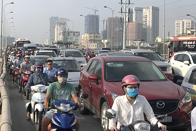 Đường phố Hà Nội ùn tắc nghiêm trọng trong ngày khai trường - 10 Đường phố Hà Nội ùn tắc nghiêm trọng trong ngày khai trường - 10