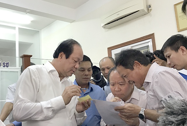 Bộ trưởng, Chủ nhiệm Văn phòng Chính phủ Mai Tiến Dũng kiểm tra tại một đơn vị ở TP Hải Phòng