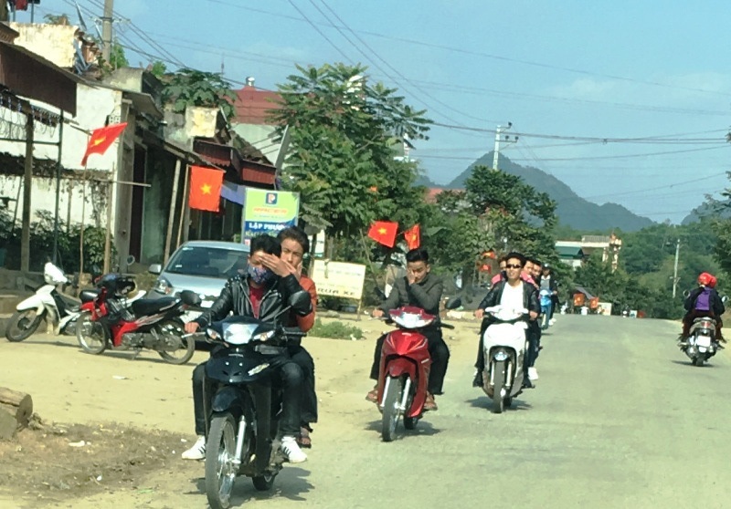 Ngày Tết nhan nhản cảnh người tham gia giao thông không tuân thủ luật - 11 Ngày Tết nhan nhản cảnh người tham gia giao thông không tuân thủ luật - 11