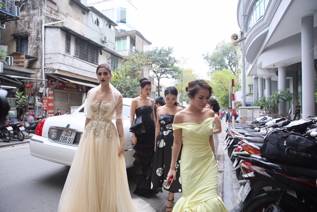 Dàn sao đi Limousine đến dự họp báo Lê Hoàng Hải - 7 Dàn sao đi Limousine đến dự họp báo Lê Hoàng Hải - 7