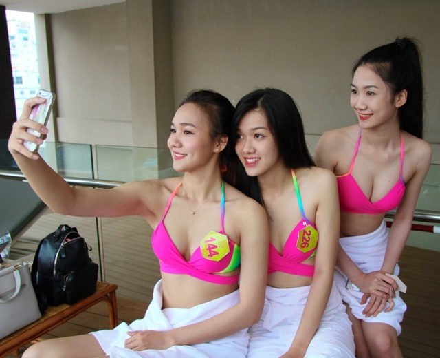 Người đẹp Hoa khôi Nam Bộ khoe vẻ “nóng bỏng” trước đêm chung kết - 2 Người đẹp Hoa khôi Nam Bộ khoe vẻ “nóng bỏng” trước đêm chung kết - 2