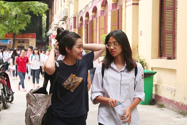 Thí sinh than đề Hóa và Lý khó, đề Sinh quá dài - 2 Thí sinh than đề Hóa và Lý khó, đề Sinh quá dài - 2