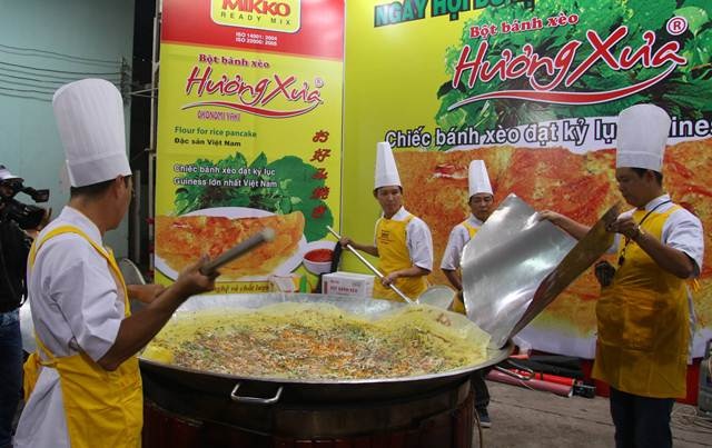 Chiếc bánh xèo có trọng lượng trên 20 kg