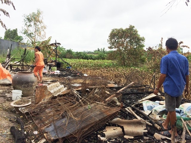 Căn nhà của ông Bình bị thiêu rụi hoàn toàn.