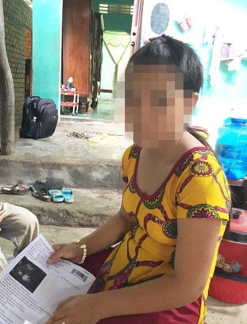 Bé gái 10 tuổi nghi bị hàng xóm xâm hại đến có thai - 1 Bé H. kể lại sự việc bị nhiều lần bị cưỡng hiếp