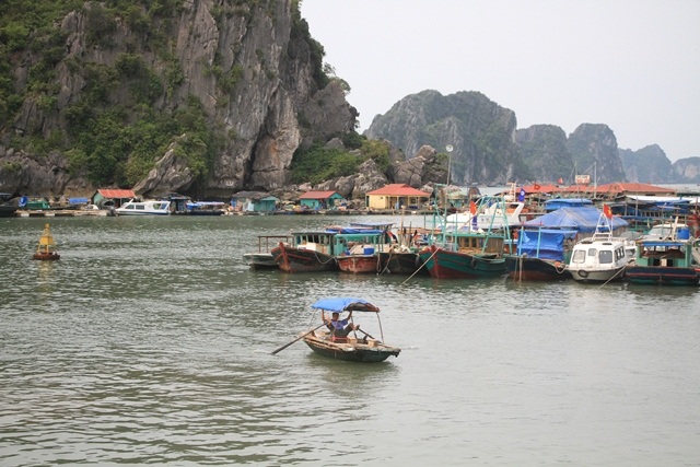 Cô Tô mê hoặc du khách bởi vẽ đẹp yên bình, hoang sơ - 2 Từ cảng Cái Rồng (huyện Vần Đồn, Quảng Ninh) đến Cô Tô mất một giờ đồng hồ bằng tàu cao tốc
