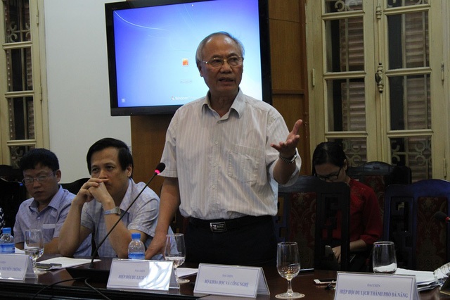 Luật Du lịch sửa đổi: “Cái bấm nút trị giá 35 tỷ USD”? - 1 Ông Vũ Thế Bình - Phó Chủ tịch Hiệp hội Du lịch Việt Nam phát biểu trong một cuộc họp về Du lịch mới đây tại Hà Nội