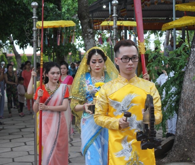 Bạc Liêu sôi nổi mừng Đại lễ Phật đản - 8 Bạc Liêu sôi nổi mừng Đại lễ Phật đản - 8