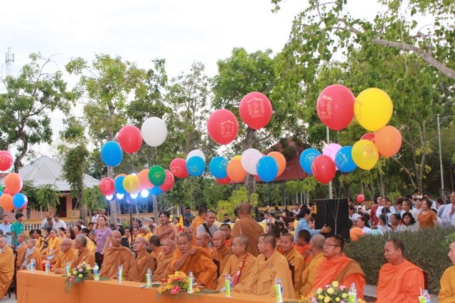 Bạc Liêu sôi nổi mừng Đại lễ Phật đản - 4 Nhiều chức sắc, tăng ni, Phật tử tham gia kỷ niệm ngày Phật ra đời.