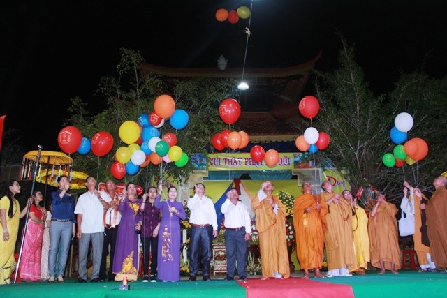 Bạc Liêu sôi nổi mừng Đại lễ Phật đản - 11 Bạc Liêu sôi nổi mừng Đại lễ Phật đản - 11
