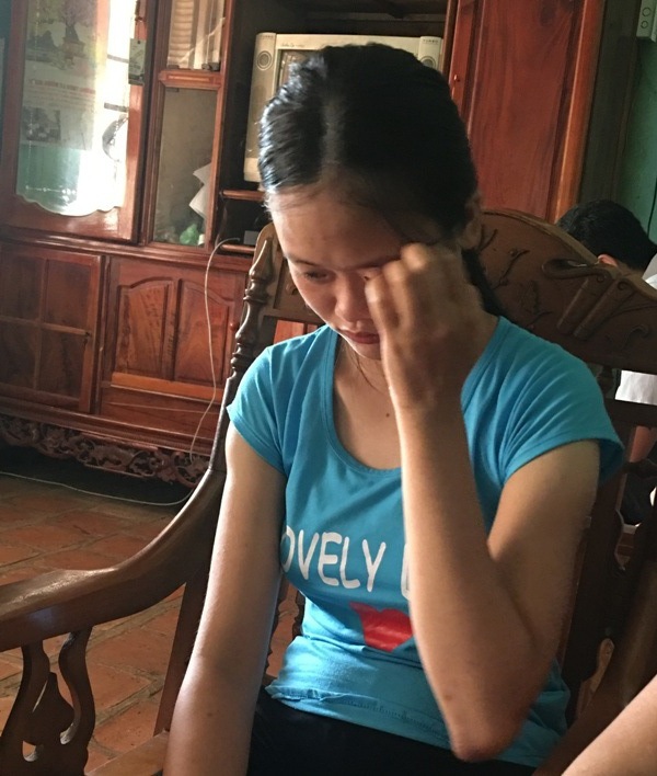 Nữ sinh mồ côi đạt 29,3 điểm khối A tranh thủ làm thêm kiếm tiền nhập học - 2 Hồng xúc động khi nhớ về người bố quá cố của mình