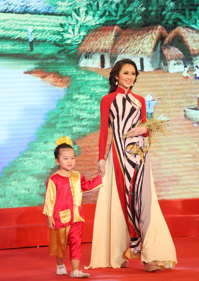 Hoa khôi Nam Bộ 2017: "Em không có ý định bỏ học giữa chừng..." - 1