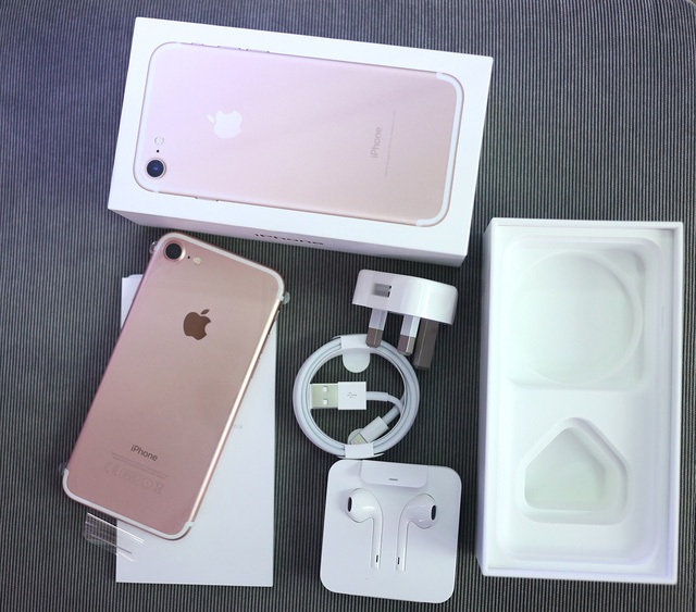 Mua iPhone 8 xách tay: Làm sao để không bị hố? - 2 iPhone 7 đầu tiên về VN giá lên đến 34 triệu đồng