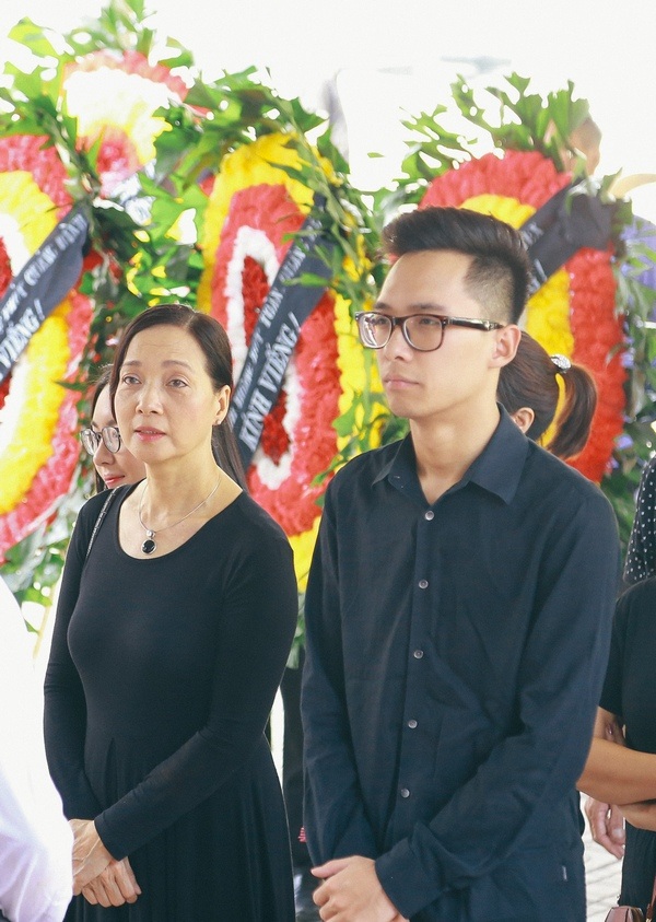Dàn Táo Quân lặng lẽ đến tiễn biệt mẹ NSƯT Chí Trung - 12 NSND Lê Khanh.