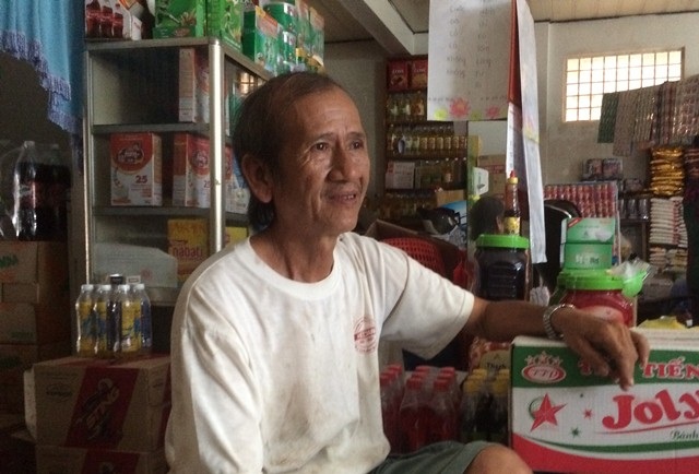 Lão nông dành tiền mua đất làm nghĩa trang cho người nghèo - 1 Ông Nguyễn Văn Tư, hiến hàng ngàn m2 đất xây nghĩa trang cho người nghèo