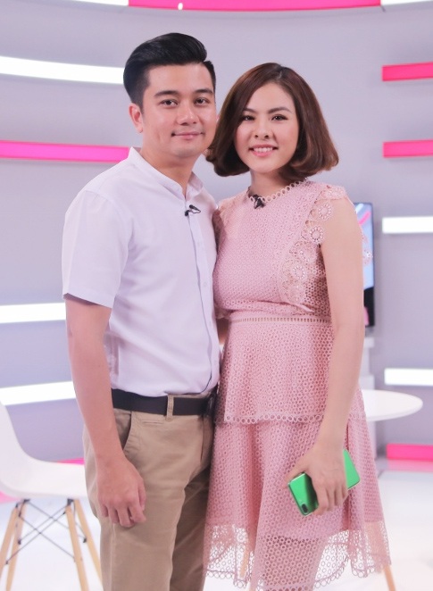 Vân Trang hé lộ chuyện “cua” chồng thiếu gia - 4 Hiện tại, Vân Trang và Hữu Quân đang đang sống trong niềm vui làm cha mẹ với cô con gái nhỏ sau đám cưới hạnh phúc.