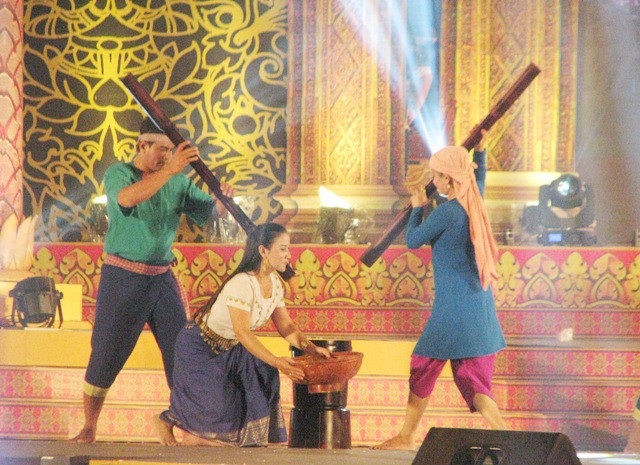Tưng bừng ngày hội văn hóa Khmer Nam Bộ - 7 Tưng bừng ngày hội văn hóa Khmer Nam Bộ - 7
