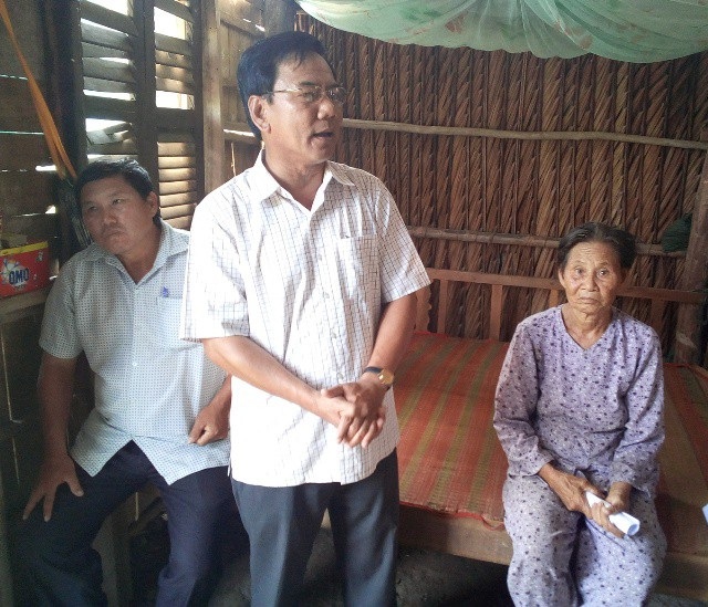 Hơn 30 triệu đồng đến với bà Trần Thị Sử - 2 Ông Nguyễn Quốc Khởi- Phó Chủ tịch HĐND huyện Vĩnh Lợi đề nghị xã hướng dẫn gia đình bà Trần Thị Sử dùng số tiền bạn đọc Báo Dân trí hỗ trợ sao cho có hiệu quả nhất.