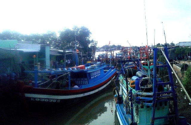 Nhiều tỉnh vẫn cấm tàu thuyền ra khơi sau bão số 16 - 7 Ngày 26/12, Chủ tịch tỉnh Bạc Liêu yêu cầu tiếp tục cấm tàu, thuyền ra khơi, cho đến khi có thông báo cho phép hoạt động trở lại. (Ảnh: Huỳnh Hải)