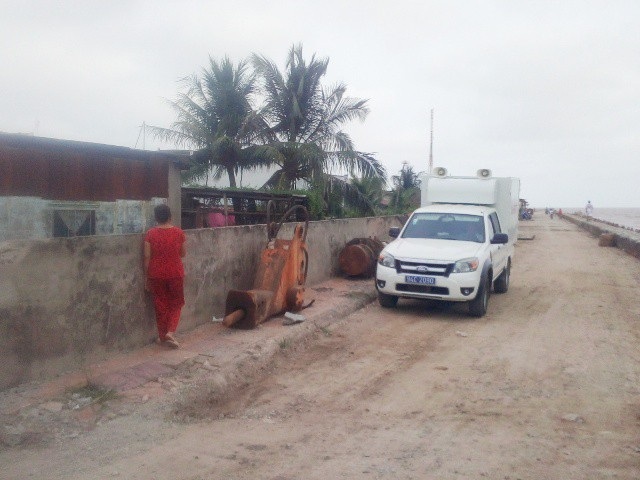 Triển khai ứng phó bão không tốt thì xử lý trách nhiệm! - 3 Xe lưu động liên tục thông báo về tình hình bão cho người dân.