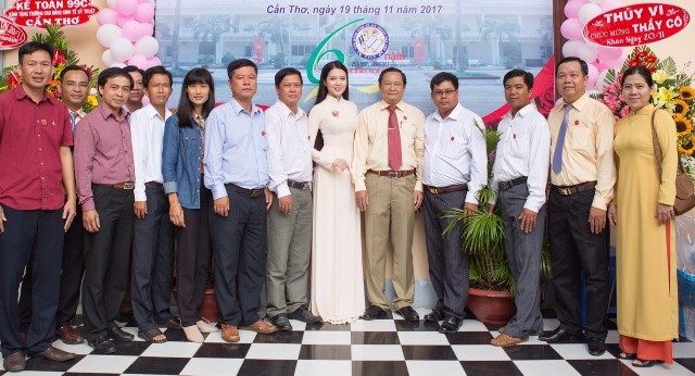 Hoa khôi Huỳnh Thúy Vi gửi lời chúc mừng Ngày Nhà giáo Việt Nam - 1 Hoa khôi Huỳnh Thúy Vi gửi lời chúc mừng Ngày Nhà giáo Việt Nam - 1