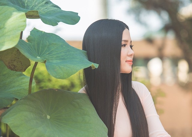 Năm mới 2018, Hoa khôi Huỳnh Thúy Vi e ấp bên sen - 4 Năm mới 2018, Hoa khôi Huỳnh Thúy Vi e ấp bên sen - 4
