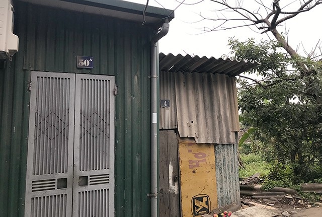 Hà Nội: Đua nhau xây nhà trên khoảng ruộng "kẹt" giữa nội thành - 4
Hai căn nhà tạm được đánh số rất... ngẫu hứng