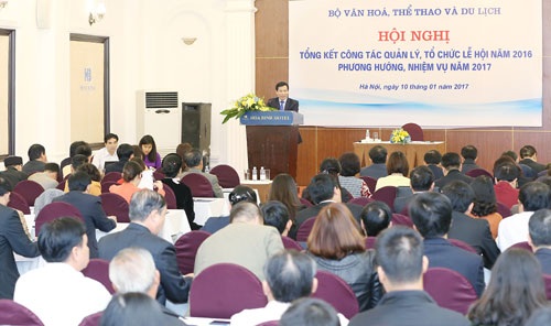 “Nóng” chuyện biến tướng lễ hội và lễ hội phản cảm trong năm 2016 - 2 Bộ trưởng Nguyễn Ngọc Thiện tại Hội nghị tổng kết công tác lễ hội 2016. Ảnh: BVH.