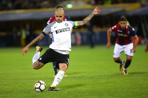 Icardi san bằng tỷ số cho Inter từ chấm 11 mét