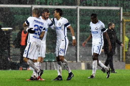 Inter Milan bay cao với chiến thắng thứ 8 liên tiếp - 2 Tuy nhiên, họ vẫn vượt qua khó khăn để giành chiến thắng