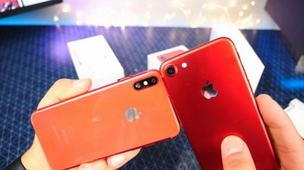Chưa ra mắt, iPhone 8 đã bị làm nhái và bán tại Trung Quốc - 2 Mặt sau của iPhone 8 nhái (trái) với cụm camera kép và logo “táo khuyết”